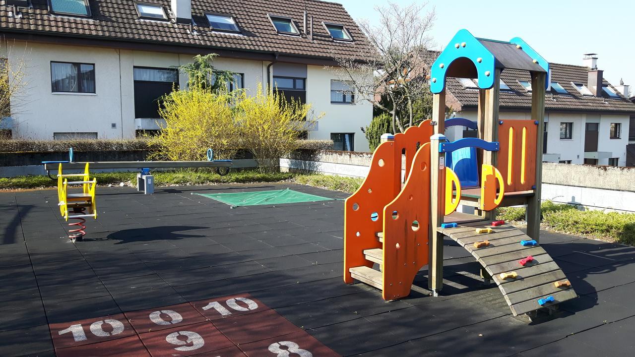 مبيت وإفطار Mybednbreakfast In Bottmingen الغرفة الصورة